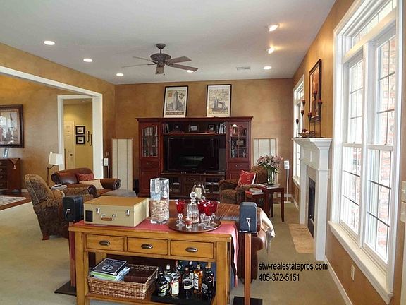 3rd image of 5923 N Chateau Ct