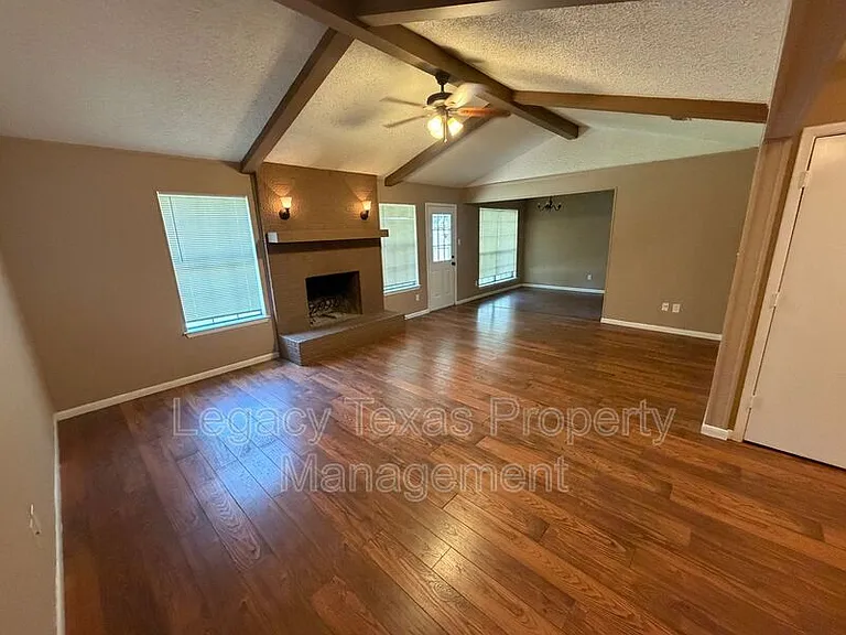 513 Willow Cir W — Photo 8