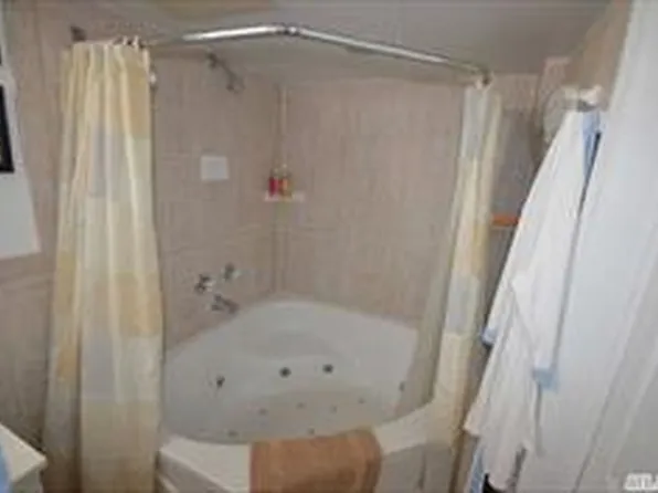 72-28 Ingram Street image 1 of 18