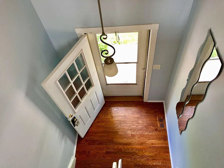 370 W Tanglewood Ave — Photo 2
