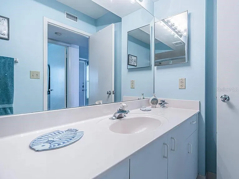 6001 Bahia Del Mar Cir #527 — Photo 18