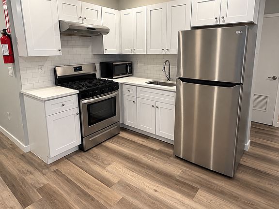 2nd image of 154 Hamilton Ave #3