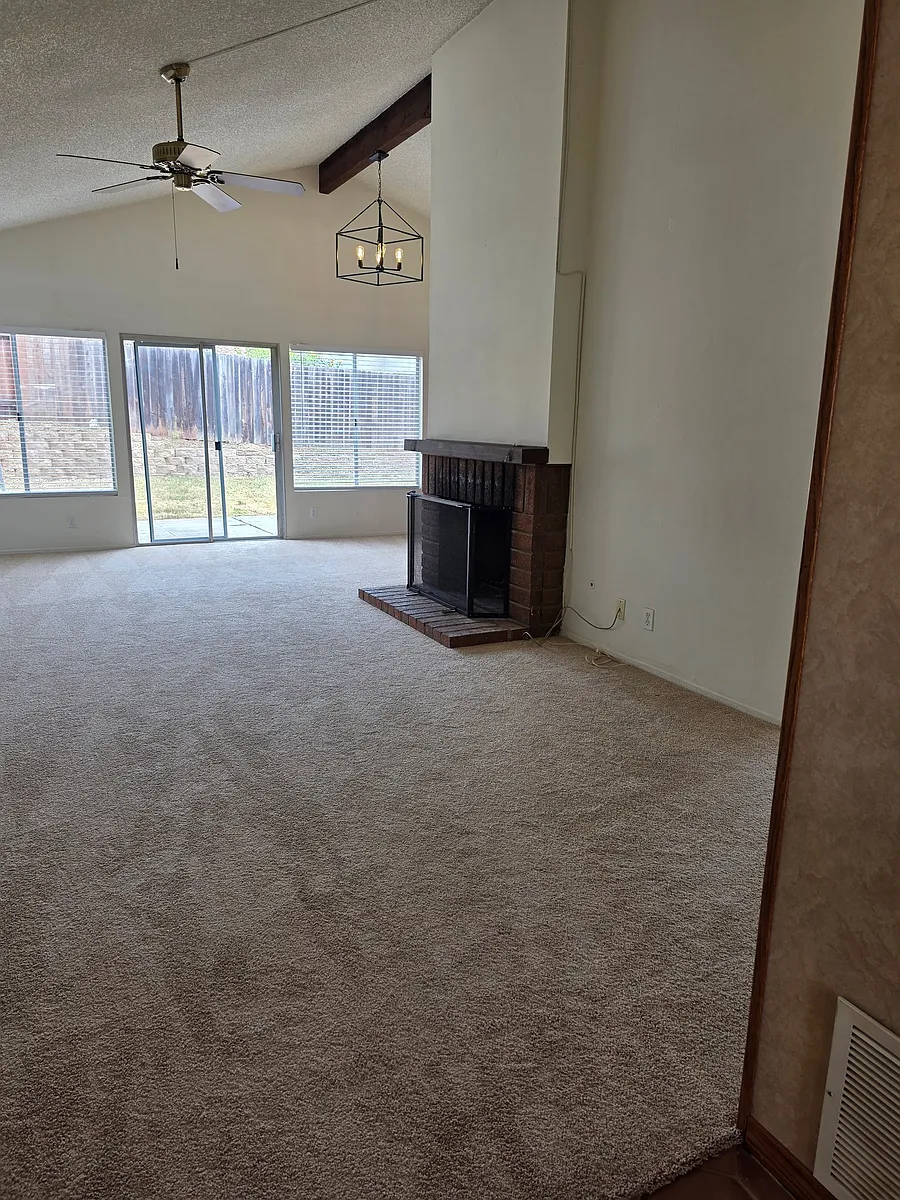 Building Photo - 352 Hillsboro Way