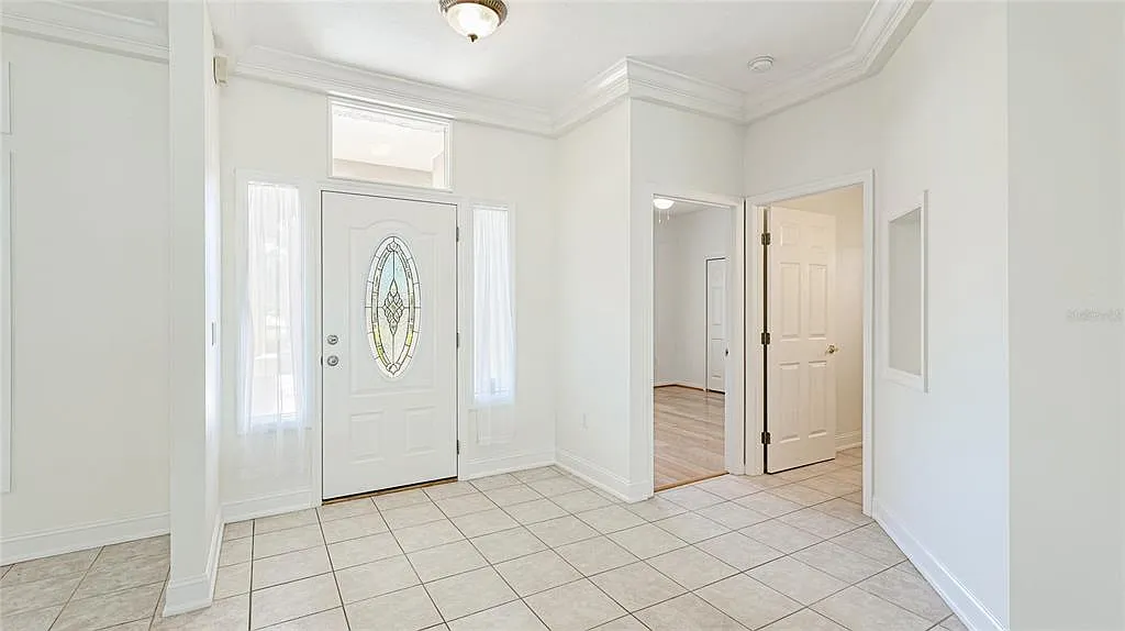 4 bed, 3.0 bath, 2077 sqft, $3,800 — Photo 4