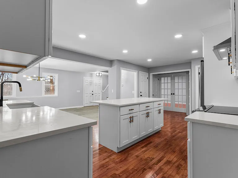 40 Harkness Dr — Photo 11