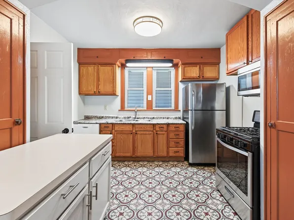 694 Desoto St, Saint Paul, MN 55130