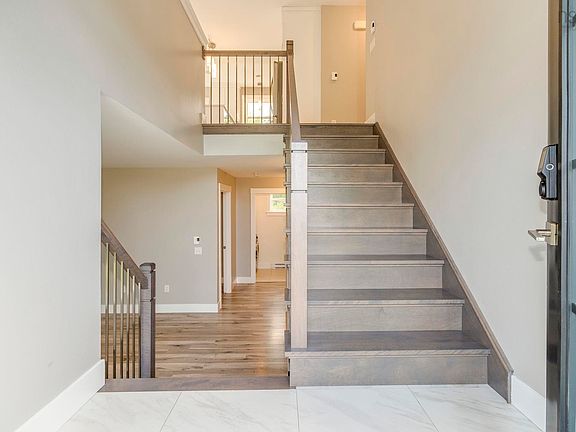 4th image of 105 Coltsfoot Ln