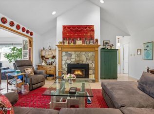 20 Overlook Dr, Beach Lake, PA 18405