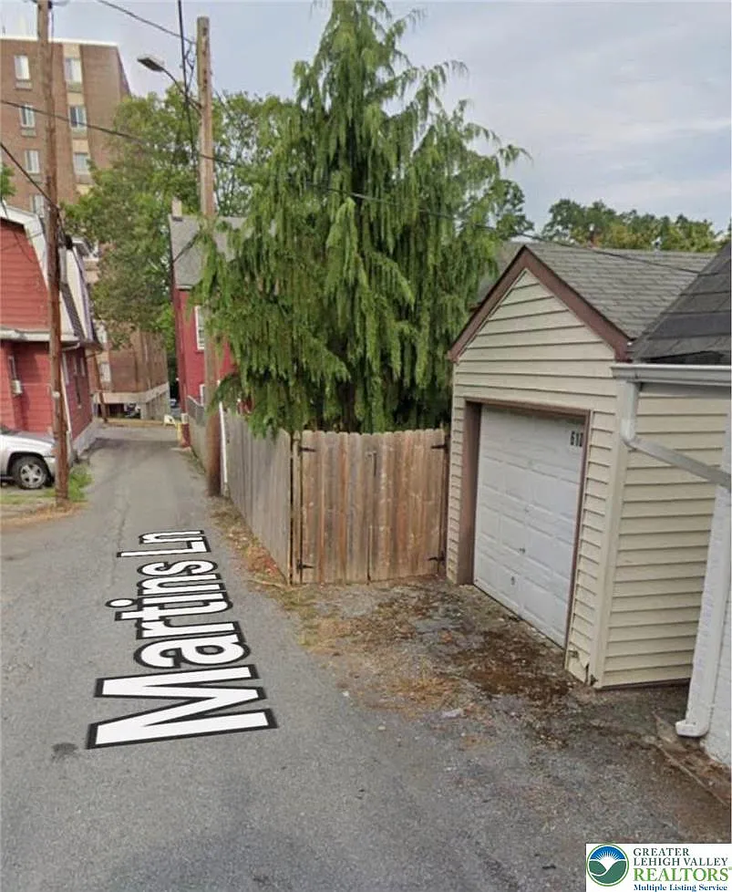 Studio, 240 sqft, $250 — Photo 2