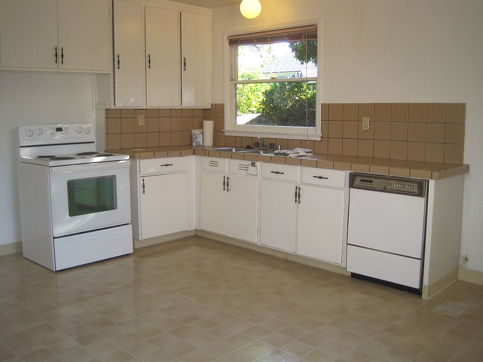 2nd image of 44 Linden Dr