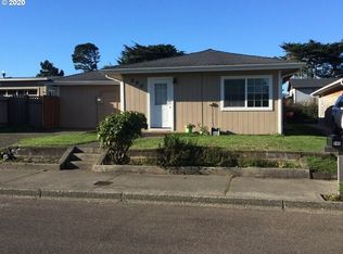 590 Franklin Ave SW, Bandon, OR 97411