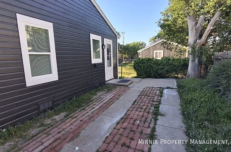 2608 6th Ave — Photo 3