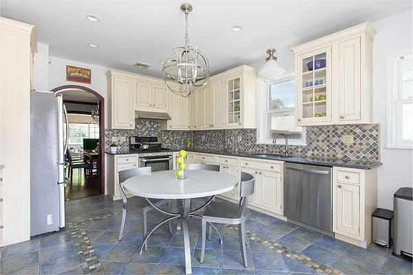 Rented by Compass | media 10