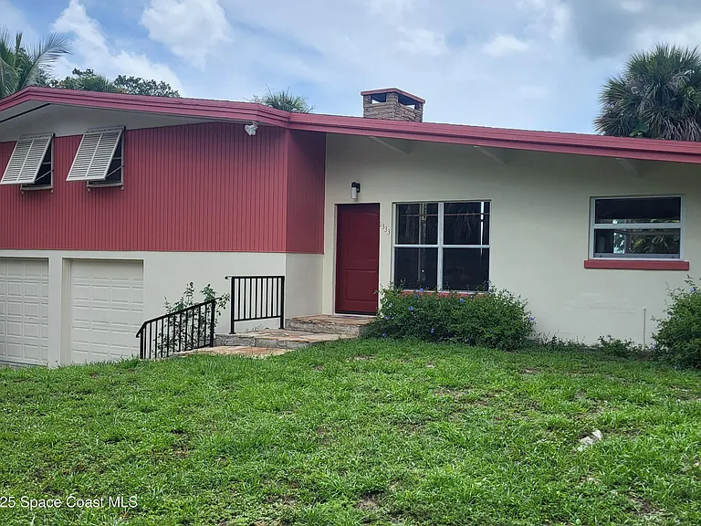 1333 Worth Ct NE — Photo 1
