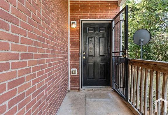 2nd image of 7679 Creekside Ln