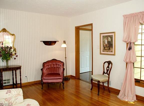 4th image of 1309 Eastwood Ave