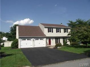 1821 Viola Ln, Hellertown, PA 18055