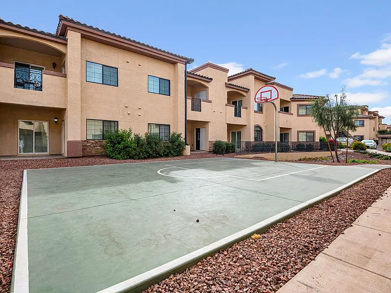 Desert Jewel Apartments — Photo 7