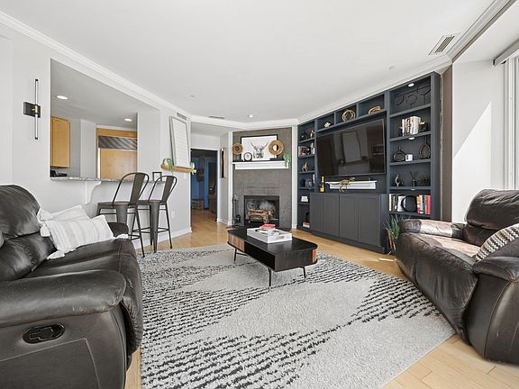 3rd image of 600 Harbor Blvd Unit 870