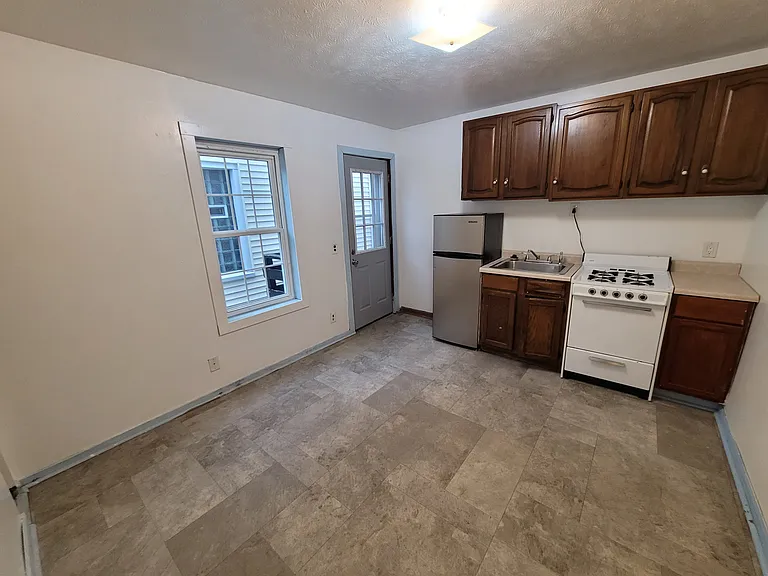 Studio, 1.0 bath, $825 — Photo 10