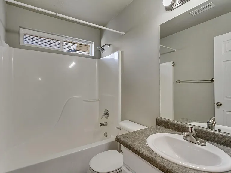 1643 W Wynview Ln — Photo 15