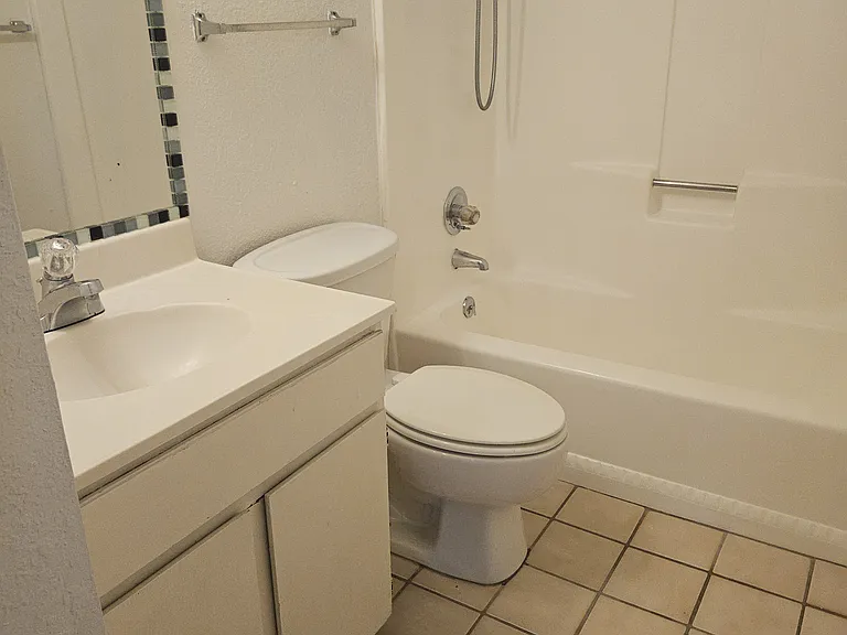 1605 S Telshor Blvd #F — Photo 6