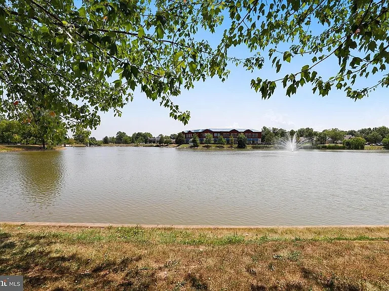 2527 Emerson Dr — Photo 29