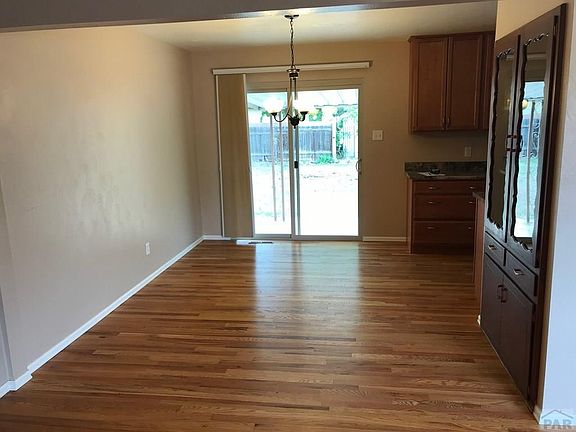 3rd image of 7 Loyola Ln
