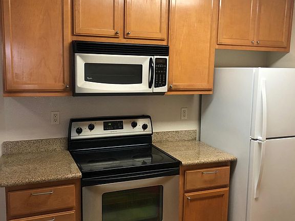 4th image of 2737 Somerset Park Cir