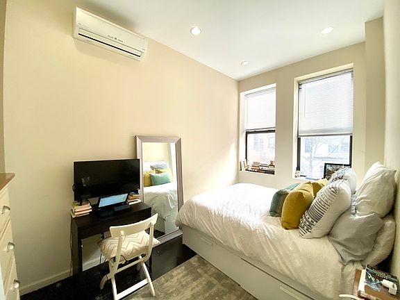 5th image of 38 W 83rd St #2A