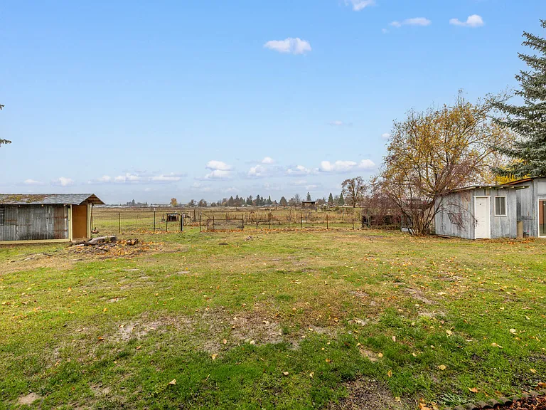 2554 W Stewart Ave — Photo 12