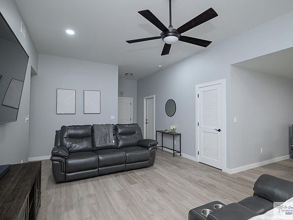 4th image of 17282 Mandarin Ave