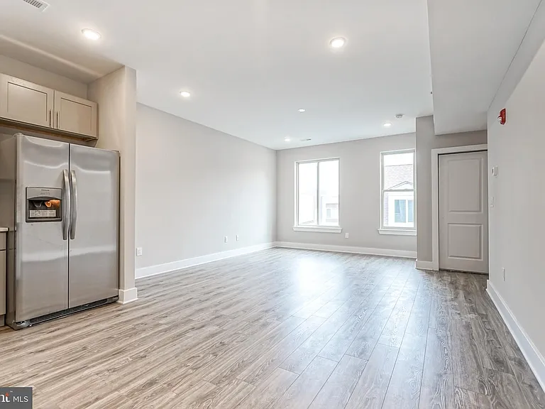 2162 E Norris St #303 — Photo 2