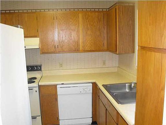 5th image of 115 Hughes St NE Unit C4