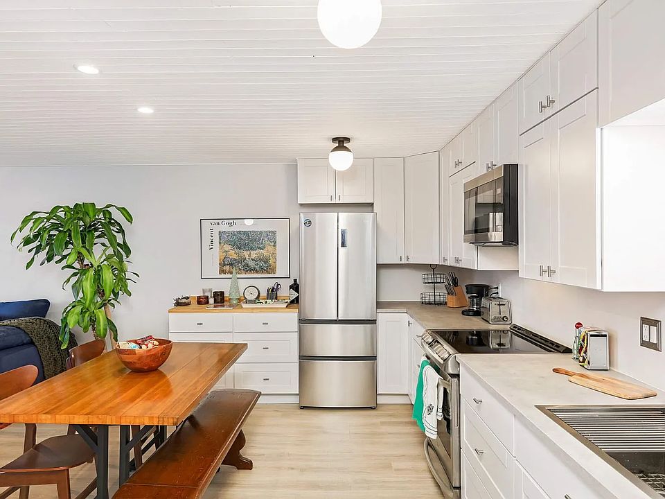 Large kitchen with plenty of counter space