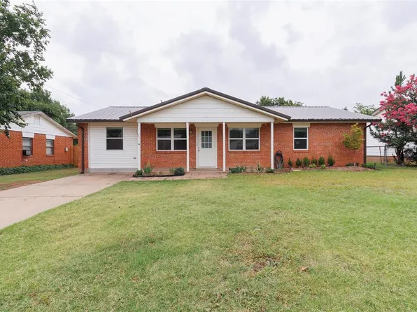 208 Maple St, Elgin, OK 73538