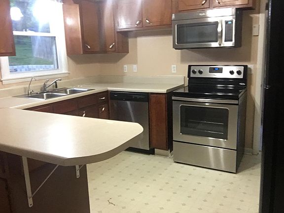 4th image of 107 Lakeside Park Dr