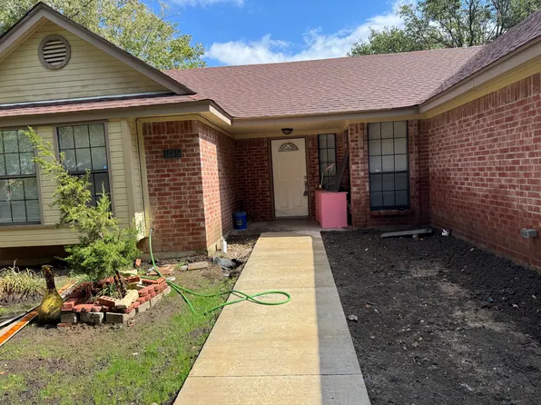 4745 Cornflower Dr, Arlington, TX 76018