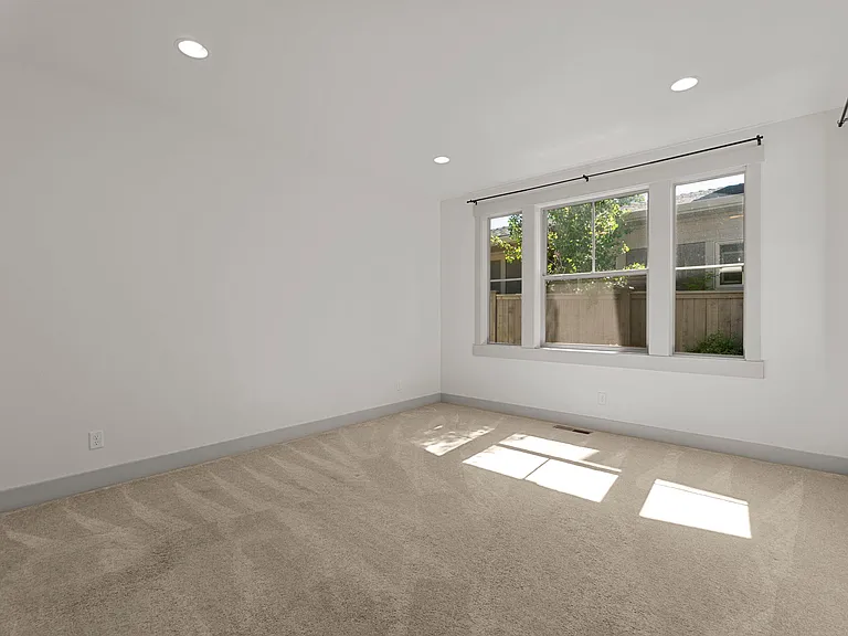 1496 NW Discovery Park Dr — Photo 45