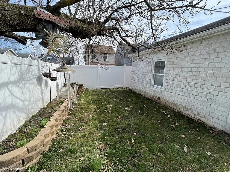 364 Chestnut St — Photo 20