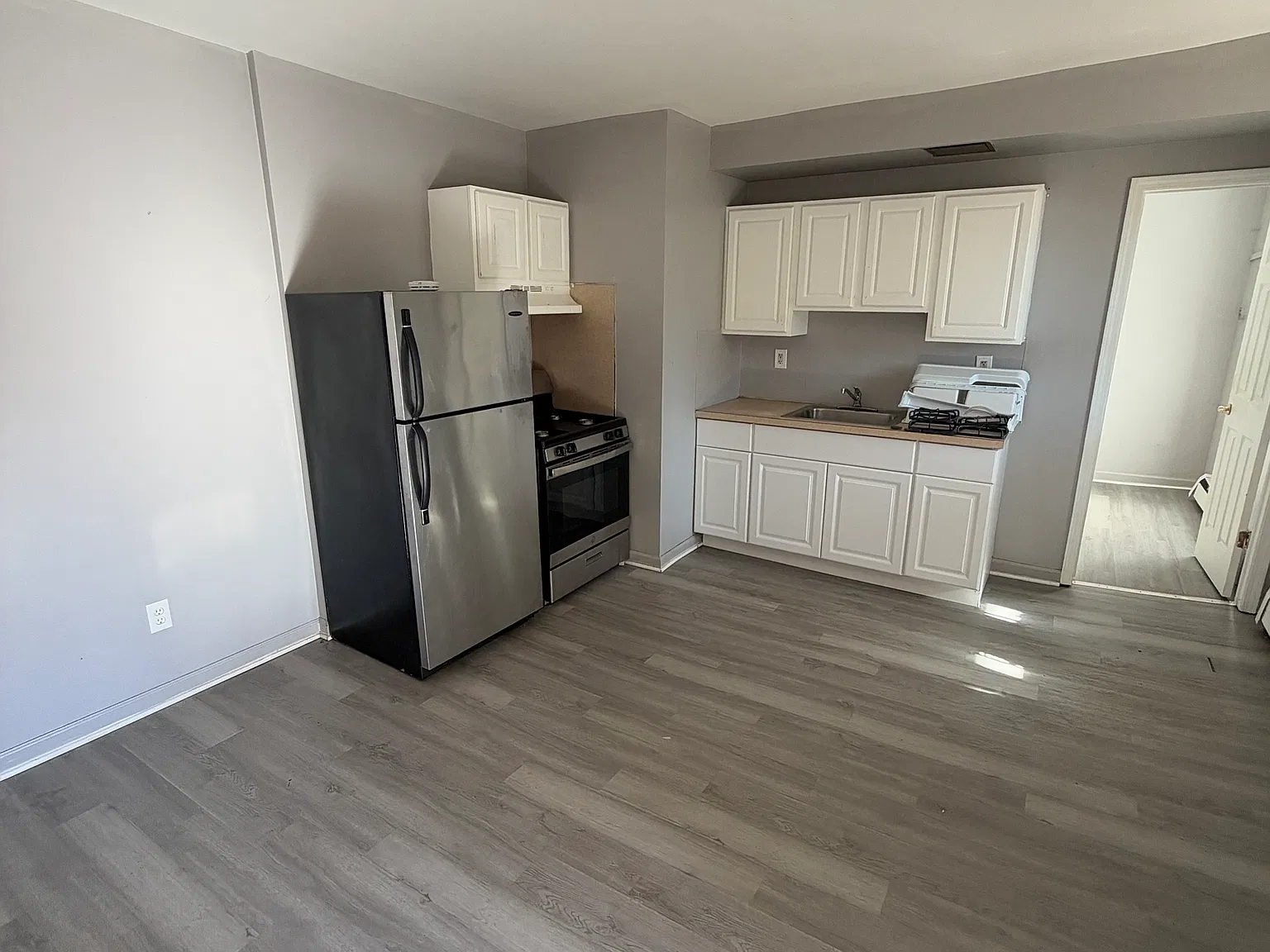 Studio, 600 sqft, $949 — Photo 1