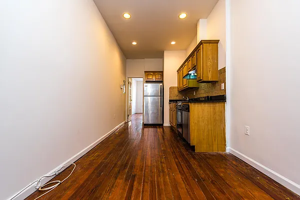 Rented by Nooklyn NYC LLC | media 43