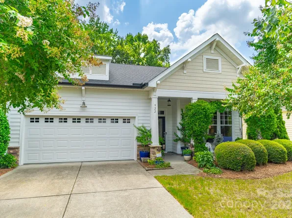 922 Knob Creek Ln, Tega Cay, SC 29708