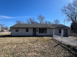 35 Bunn Dr, Springfield, IL 62703