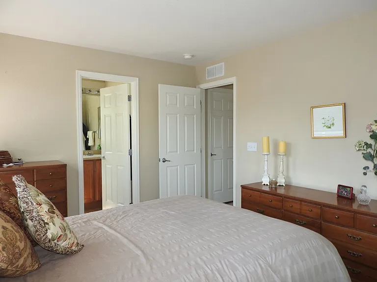 10028 E 28th Ave — Photo 12