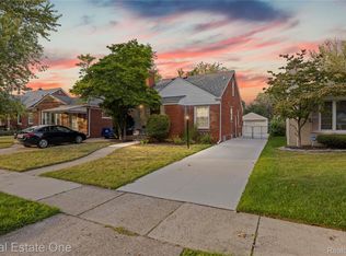 20879 Beaufait St, Harper Woods, MI 48225