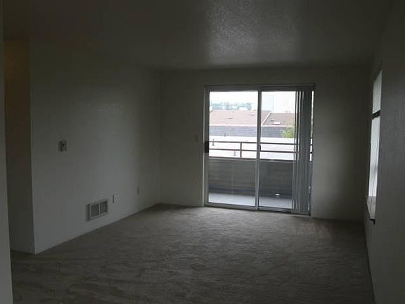 Living Room/Deck