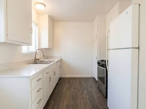 3rd image of 1124 W 110th St