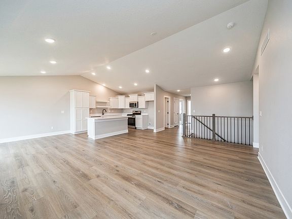 5th image of 5622 NE Briarwood Dr