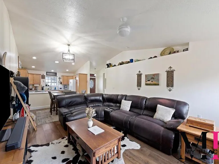 1331 NE Brenda Dr — Photo 3